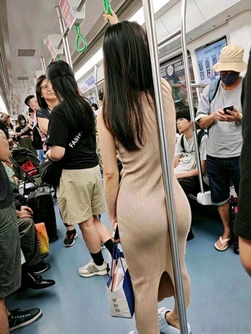 姐姐的屁股都累成两半了 