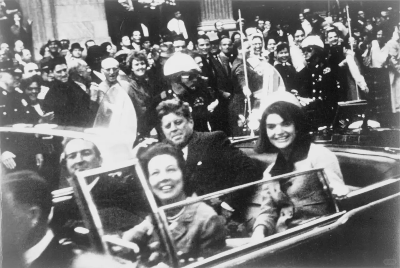 1963 年 11 月 22 日，美国总统 约翰·肯尼迪在遇刺事件发生...