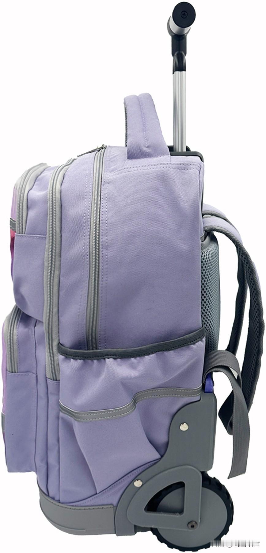 昨天下午乘坐公交车，正赶上学校放学。


车厢里有好多背着大书包的学生。


我