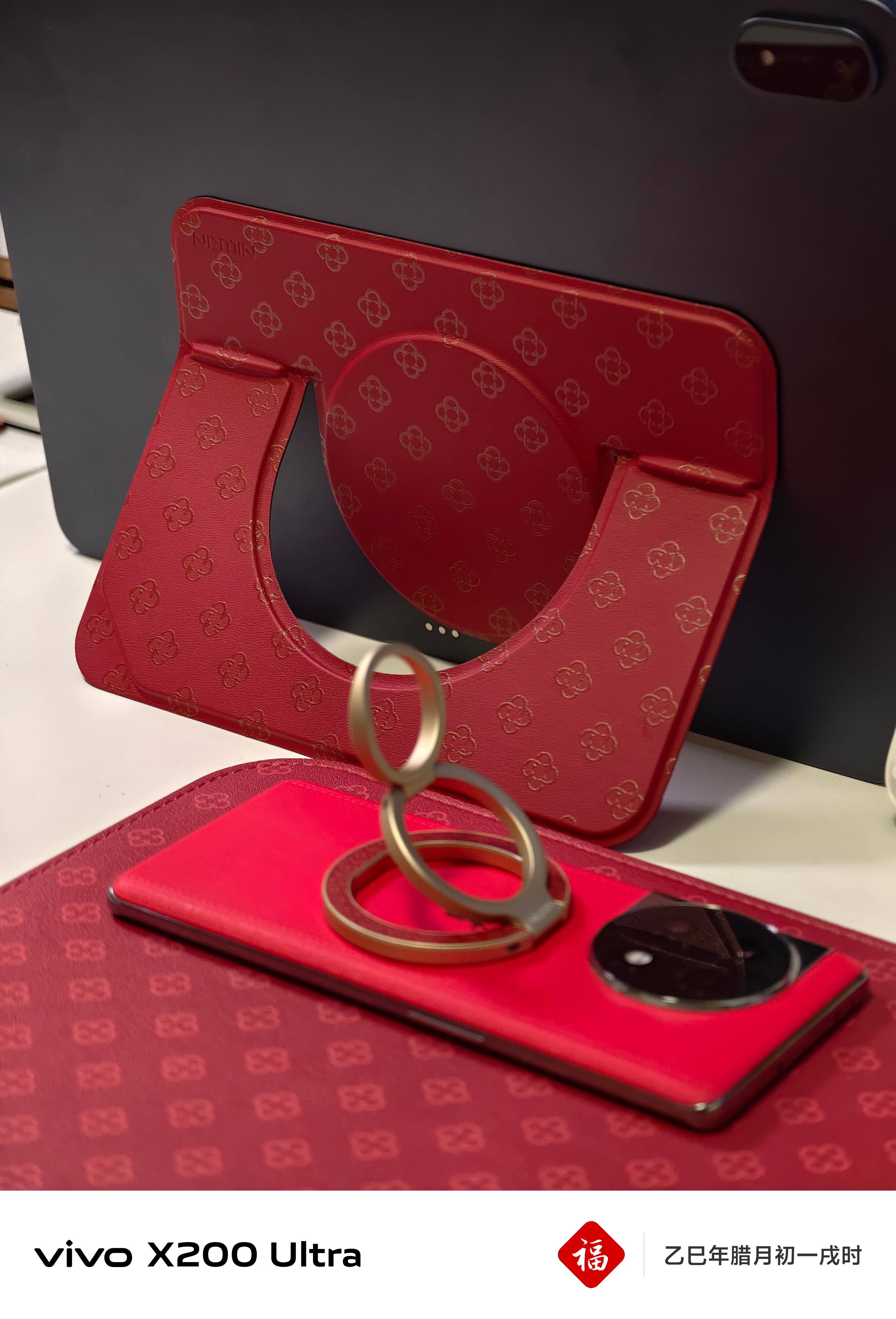 分享一下耐尔金的新春礼物——春风得意马蹄疾。首先可以看到所有产品都带有「马蹄印」