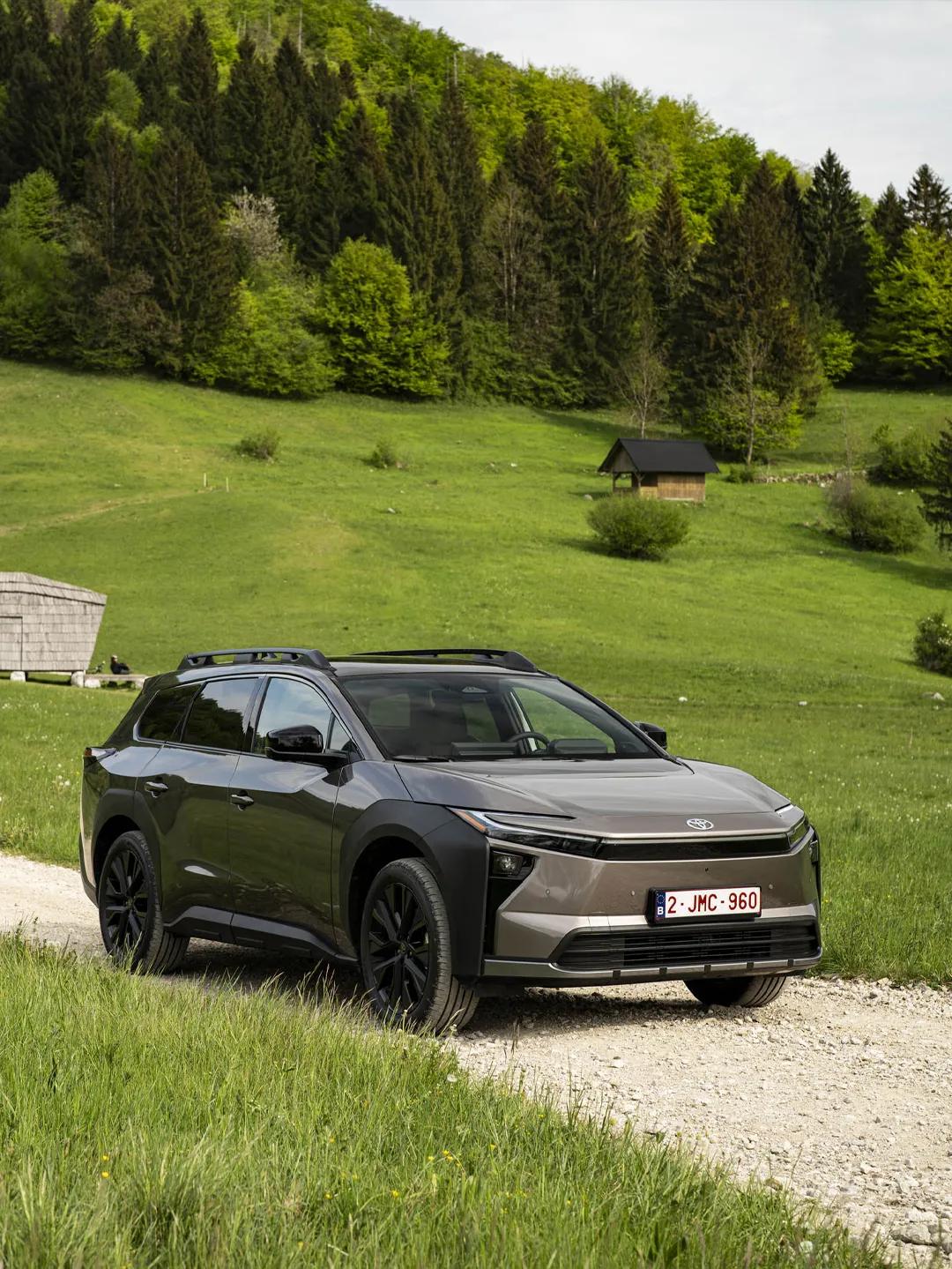 最近，丰田推出2026款bZ4X Touring AWD纯电SUV，基于标准版b