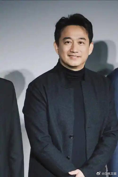 黄磊曾是邓超的选角老师黄磊曾是邓超的老师奋斗吧人生 “把腿放下”、“口香糖拿出来