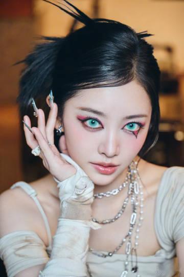 RED新专辑影上线RED新专影把中式酷飒玩明白了 这次的歌曲融入了传统元素，耳熟
