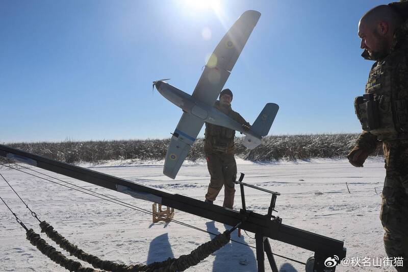 乌克兰无人机突袭俄港口，偏离航线坠入立陶宛海外新鲜事 立陶宛23日通报，一架乌克