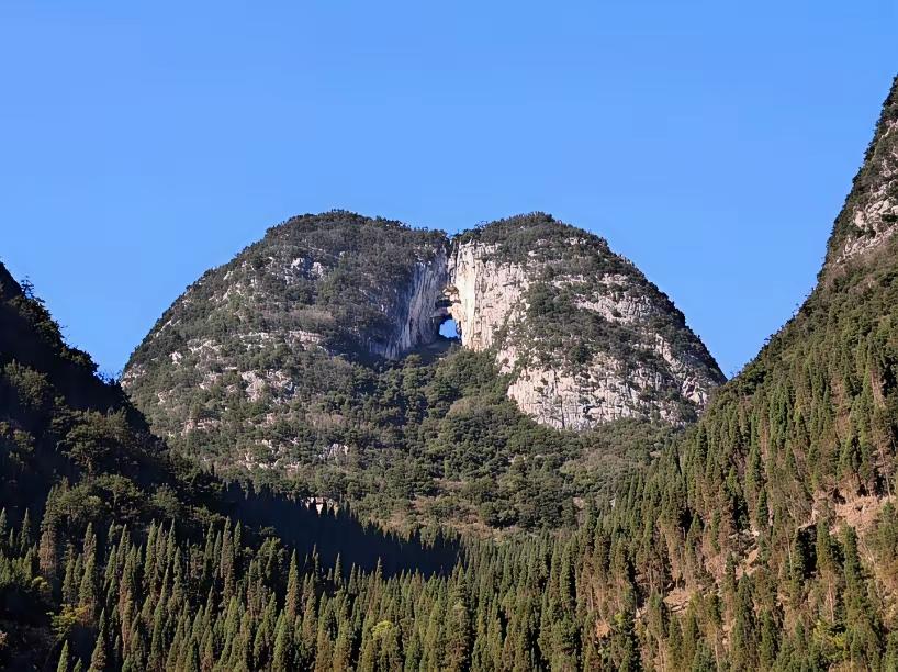 大自然的鬼斧神工！你觉得屁股山的造型像吗屁股山