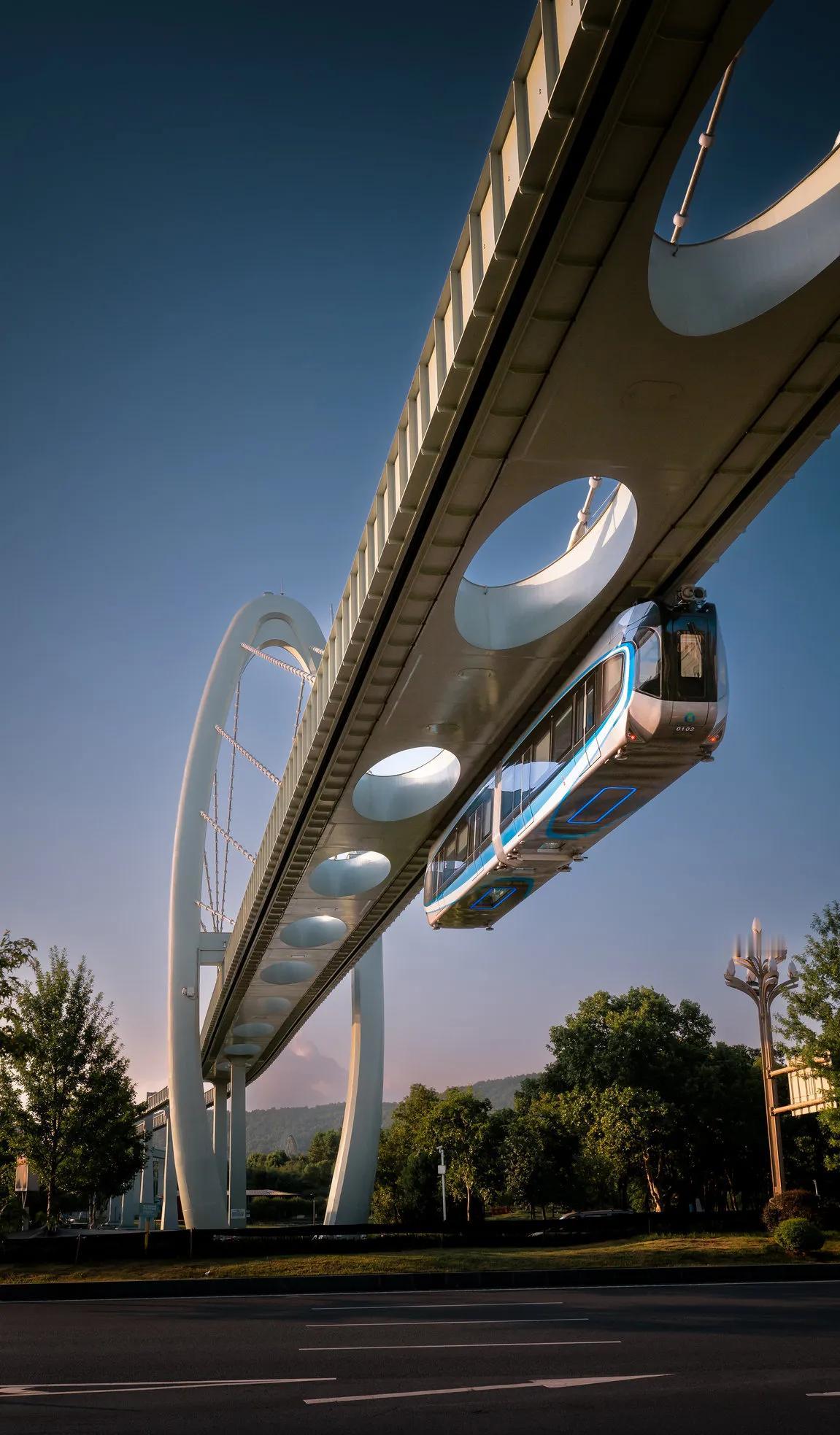 济南云巴今天开通！全国首条环线，起步价2元
 
今天（12月6日）济南云巴正式开