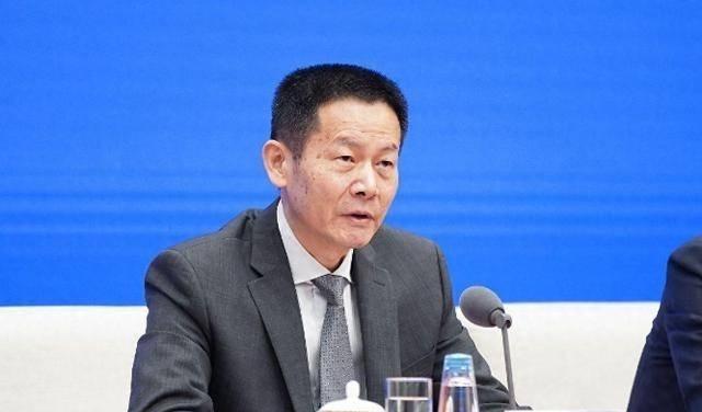 村里最近可是热闹非凡，像开庙会似的，连续开了好几场吸引外资的大会！上个周末，证监