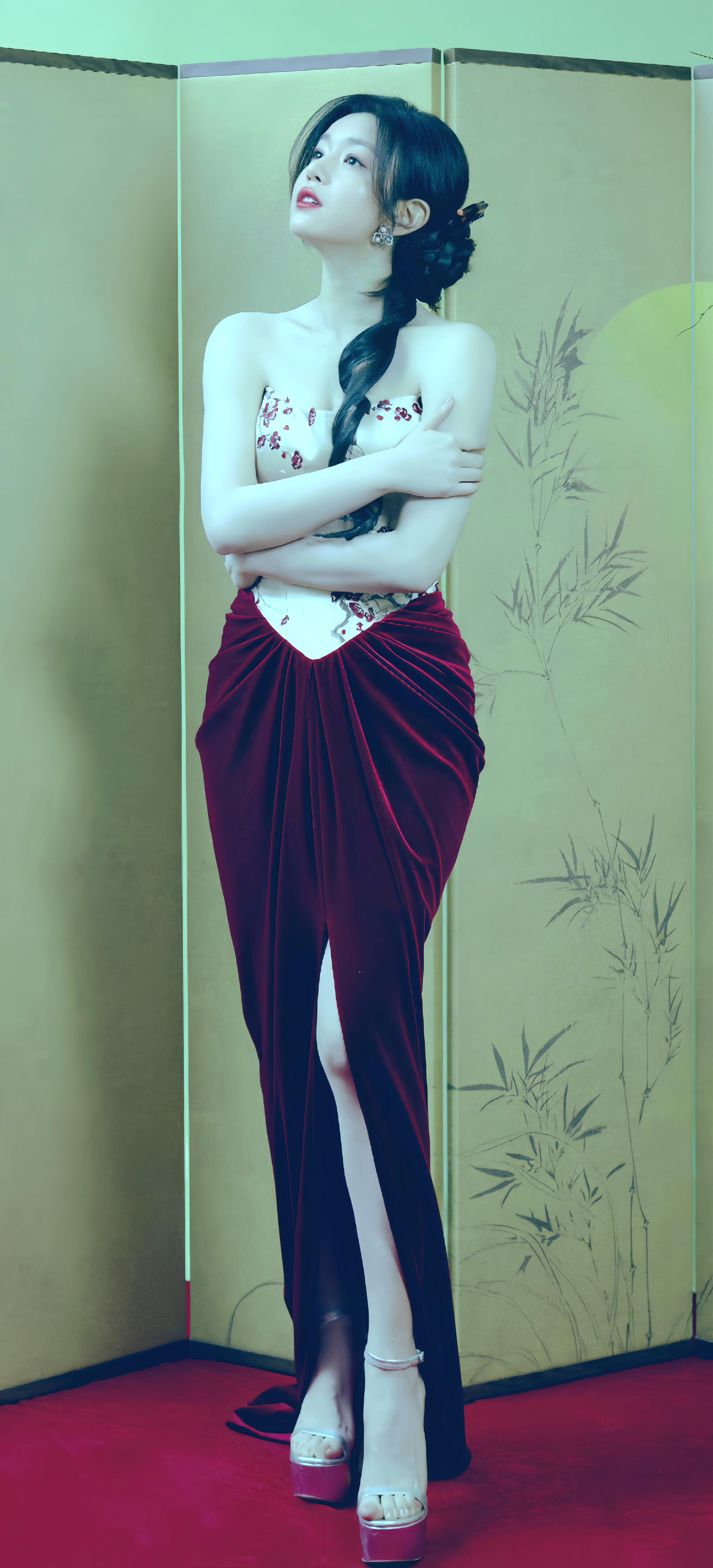 陈妍希头一次穿这么优雅吧 