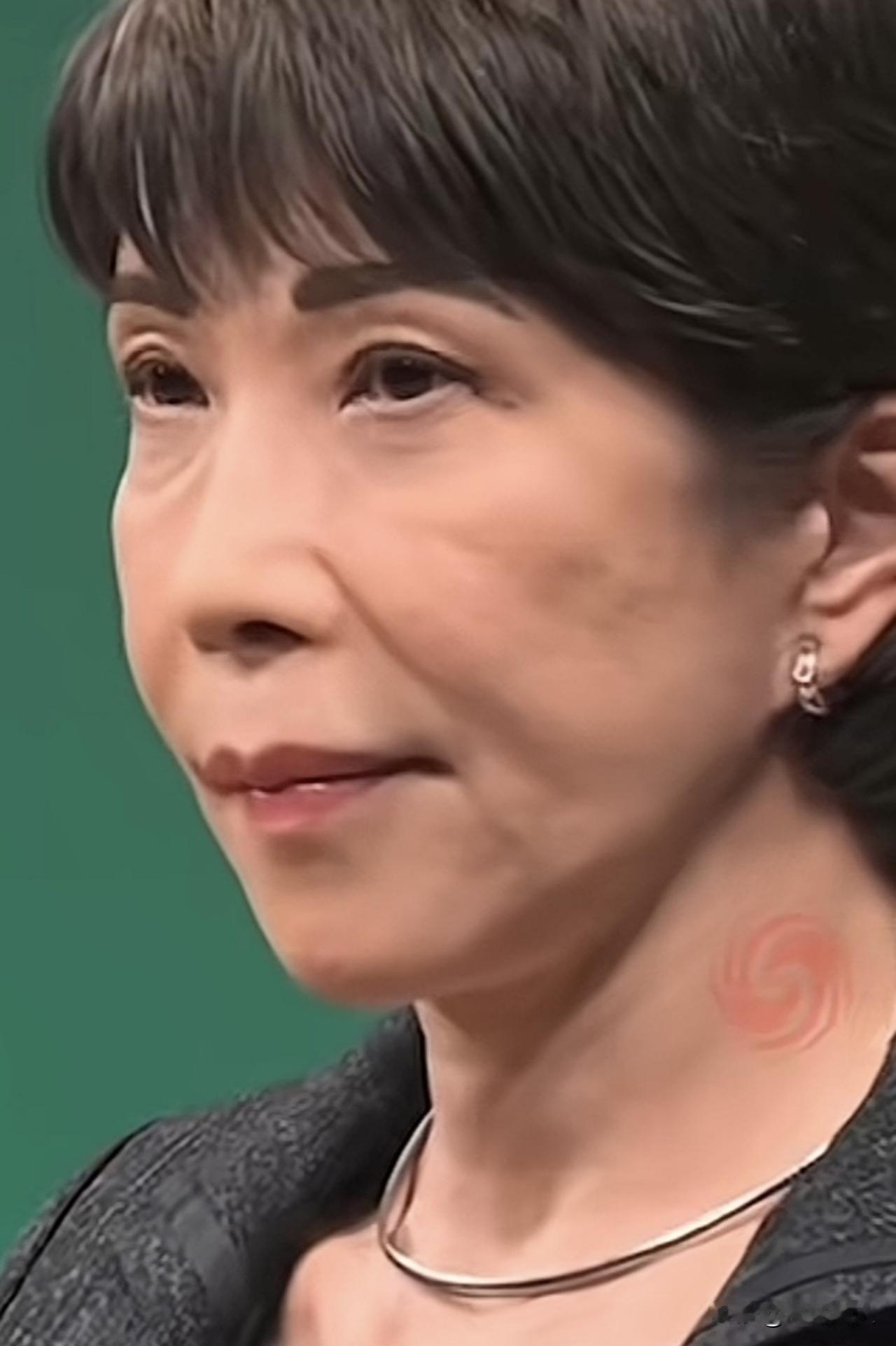 新思维：美颜的日本，“下水道”的人生

我觉得：世人看日本，总爱给它主观开一层极