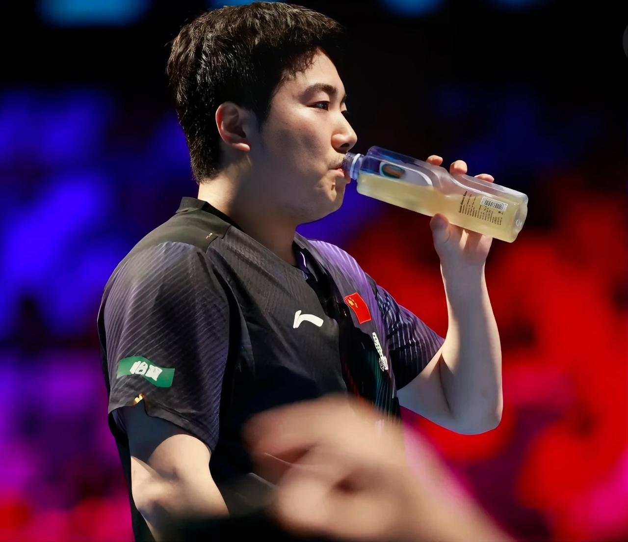 还是压力太大！
许昕说，
国乒男队就这样了！
啥意思？
就是段翔老先生说的，
需