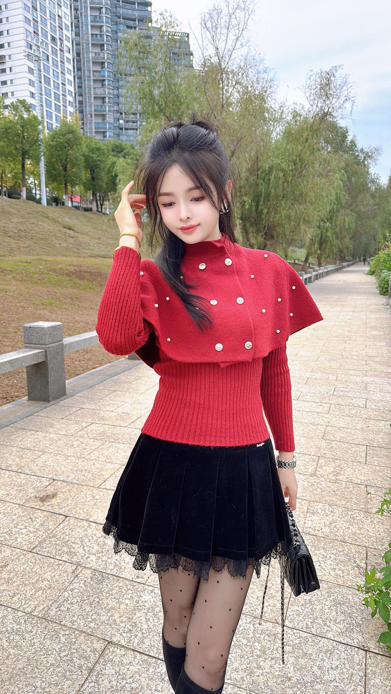 所谓成熟大概就是：喜欢的东西依旧喜欢，但可以不拥有；讨厌的东西依旧讨厌，但可以忍