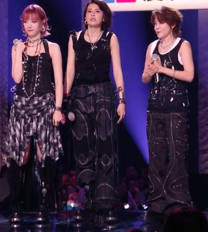 被王濛曾沛慈黄灿灿感动到了。《浪姐7》还是有人在诠释乘风破浪精神的。王濛曾沛慈黄