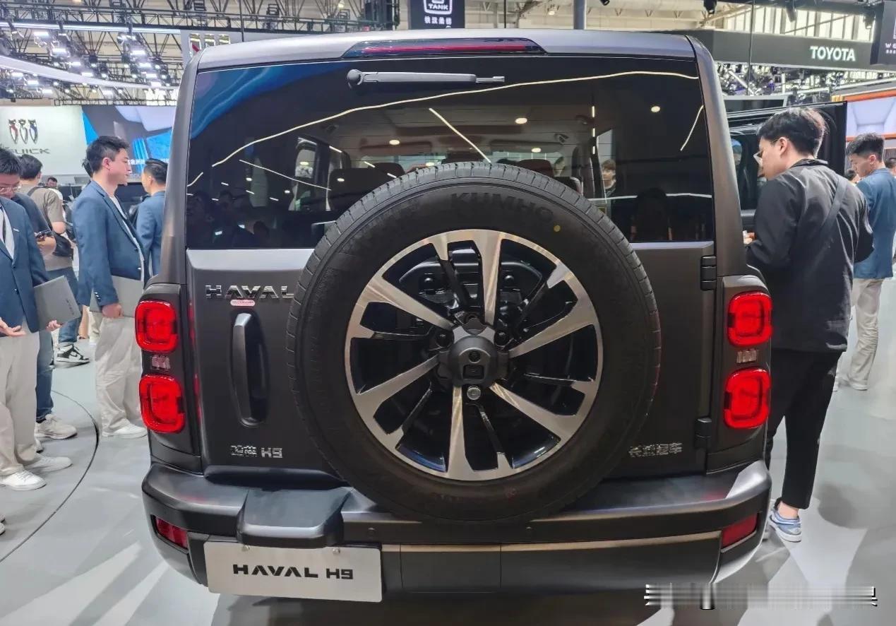 哈弗大家都不陌生吧

#2024成都国际车展# 上，长城展示了二代哈弗 H9
