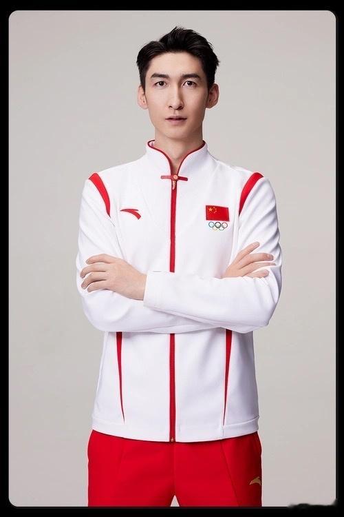 武大靖出任中国短道速滑队主教练转型很快，应该早有准备，业务水平没问题，加上对中国