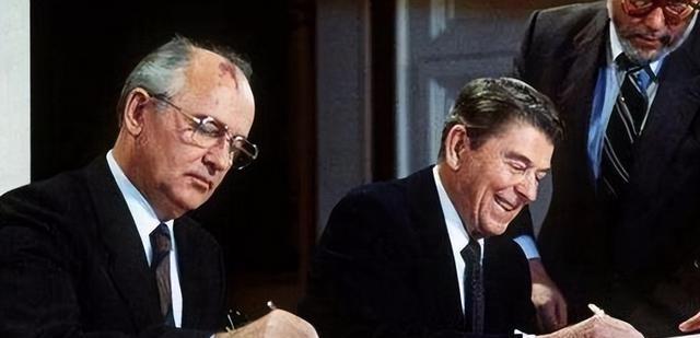 苏联很强大，没有内乱、没有党派斗争，却亡国了！美国有枪击问题，有毒品问题，政治上