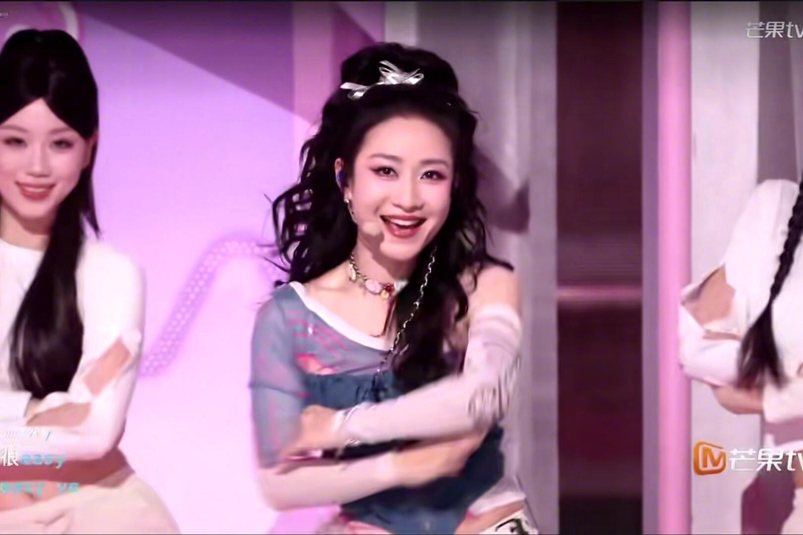 陶昕然浪姐初舞台vlog陶昕然这么甜笑的样子好像又梦回安陵容了，一直是甜妹来的！