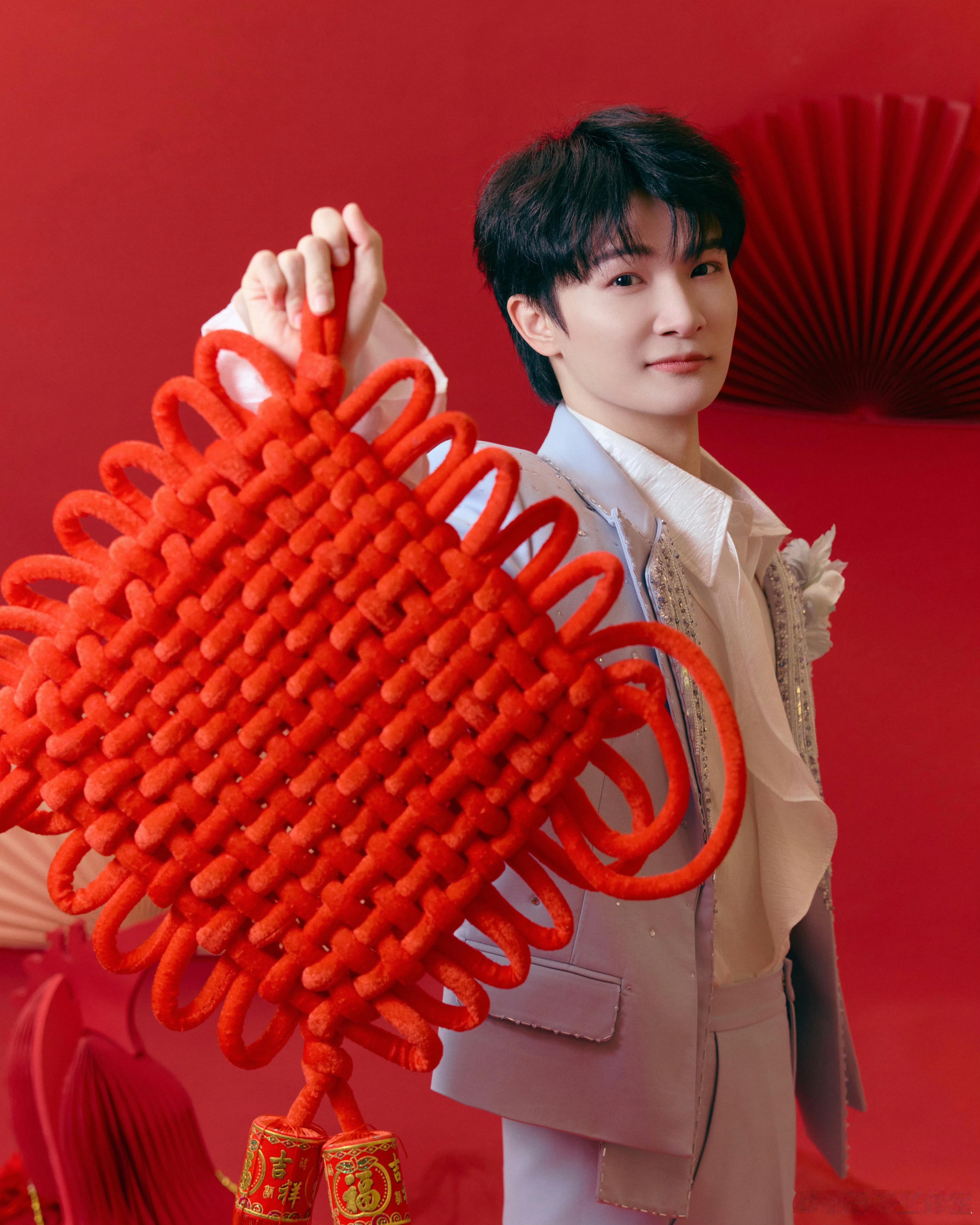 周深  周深遥遥舞台首秀好治愈 [2026.02.17]🌟深深发博✨《遥遥》 