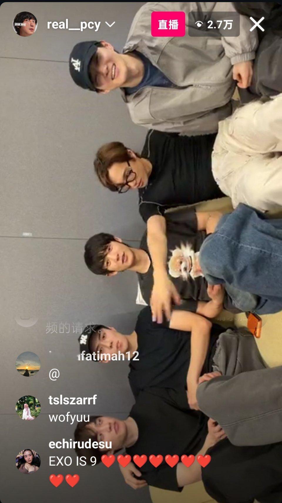 一进去哥哥衣服上的图案好闪 