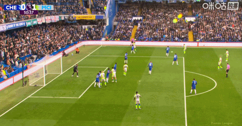 奥莱利这样的左后卫，只有瓜迪奥拉的阵容里才会出现吧！
面对主场作战咄咄逼人的切尔