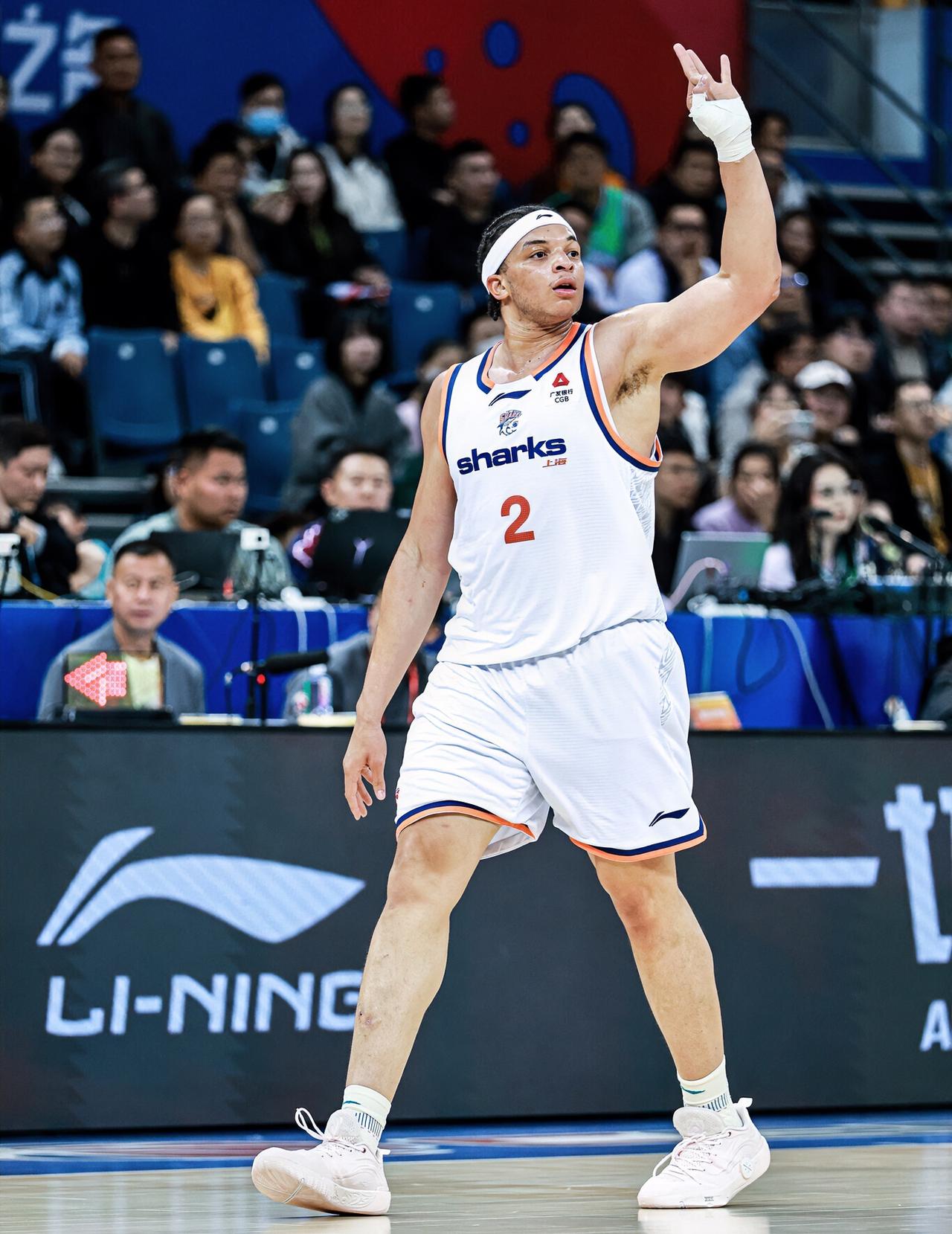 突发坏消息！上海久事核心外援伤情告急，季后赛夺冠悬了？

CBA焦点战，上海久事