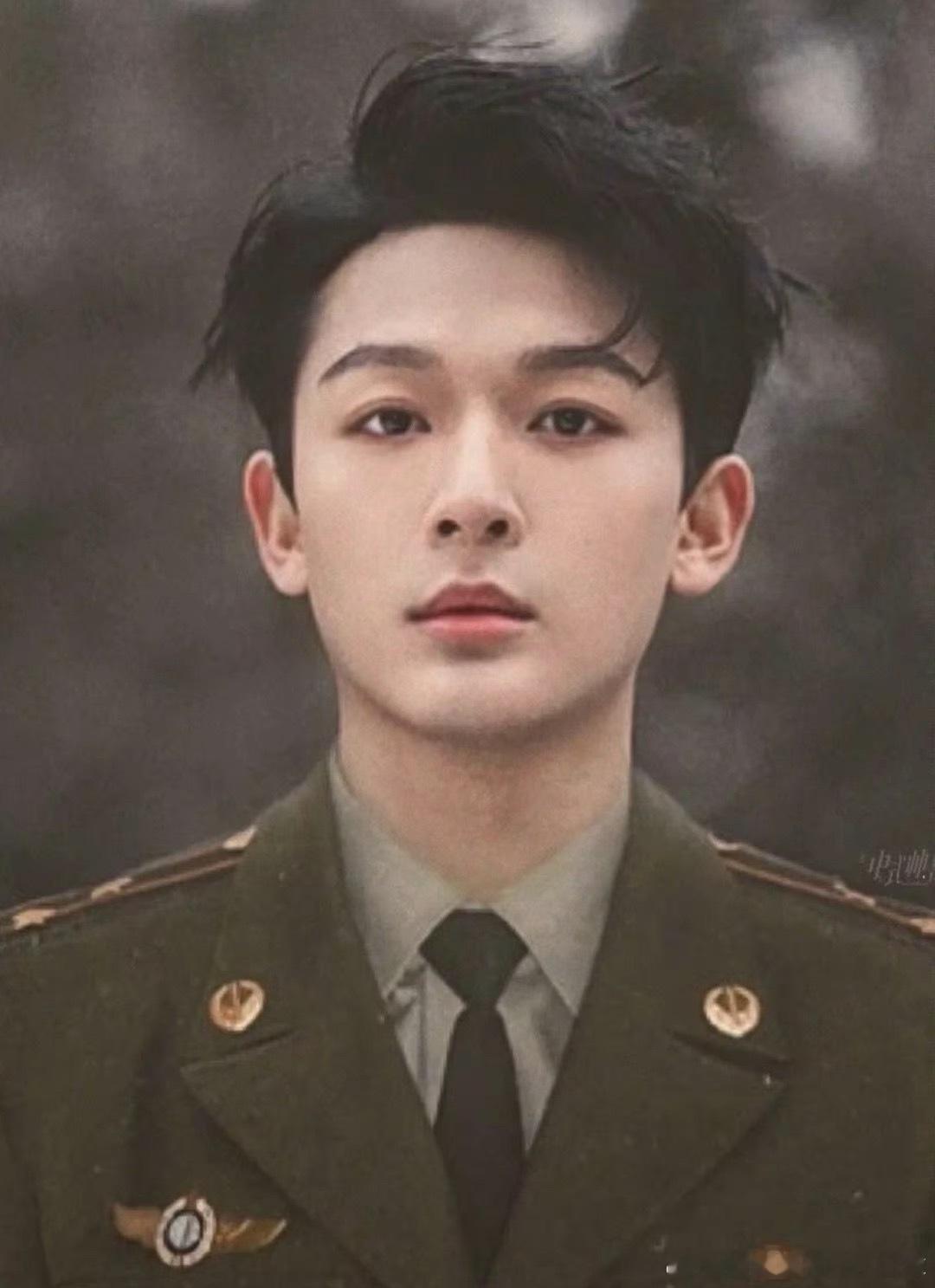 张晚意和年代文男主的适配度张晚意自带年代剧独有的干净书生气与少年韧劲儿，往那一站