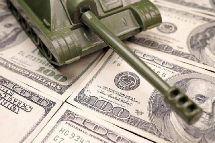 据报道，俄罗斯政府计划在2024年增加国防开支4.4万亿卢布（约合460亿美元）