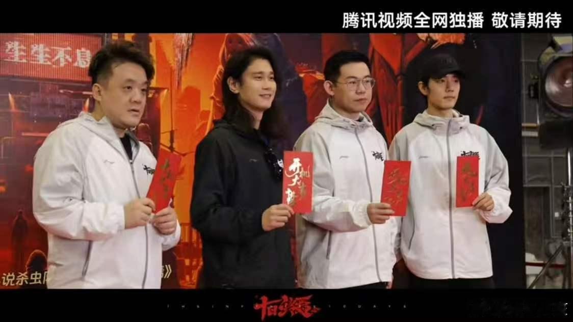 等了一天，终于看到了十日终焉的开机照片，肖战的状态也太好了，就完全已经是齐夏的样