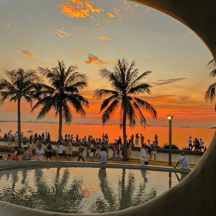 “再大大咧咧的人也会难过，能伤害你的从来不是陌生人，而是你用真心去对待的那个人”