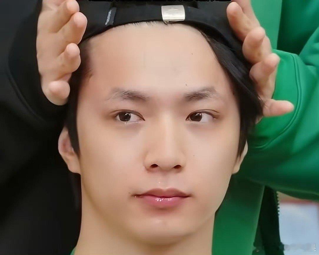 刘耀文的素颜，让人看的… 