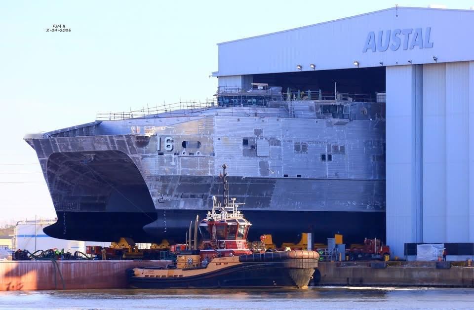 美国海军“兰辛”号（T-EPF-16）“先锋”级二期远征快速运输舰正在前往阿拉巴