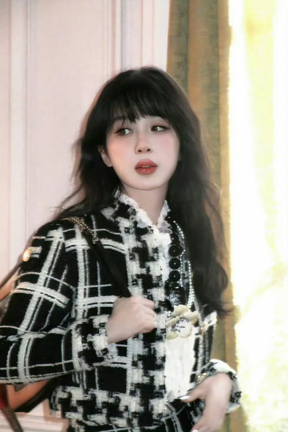 杨紫真是越来越轻松自得了，果然优秀女演员做什么都能做得很好[抱一抱] ​​​