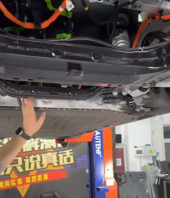 丰田铂智7全网首拆4月2日晚铂智7的首拆绝对是硬核玩家的狂欢，满眼都是猛料。车身