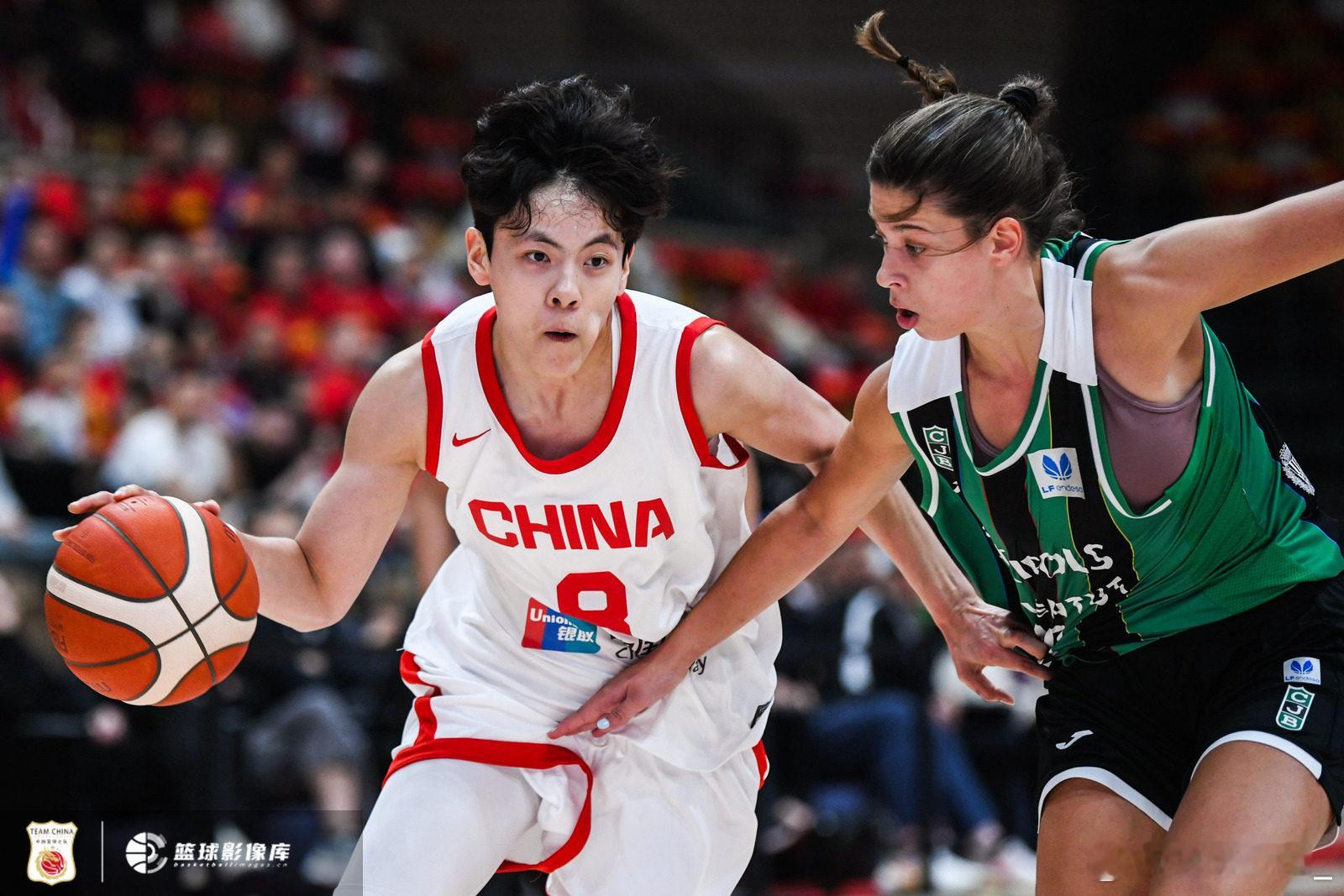 【韩旭独得23分，中国女篮5分险胜尤文图特】刚刚结束的一场中国女篮热身赛中，中国