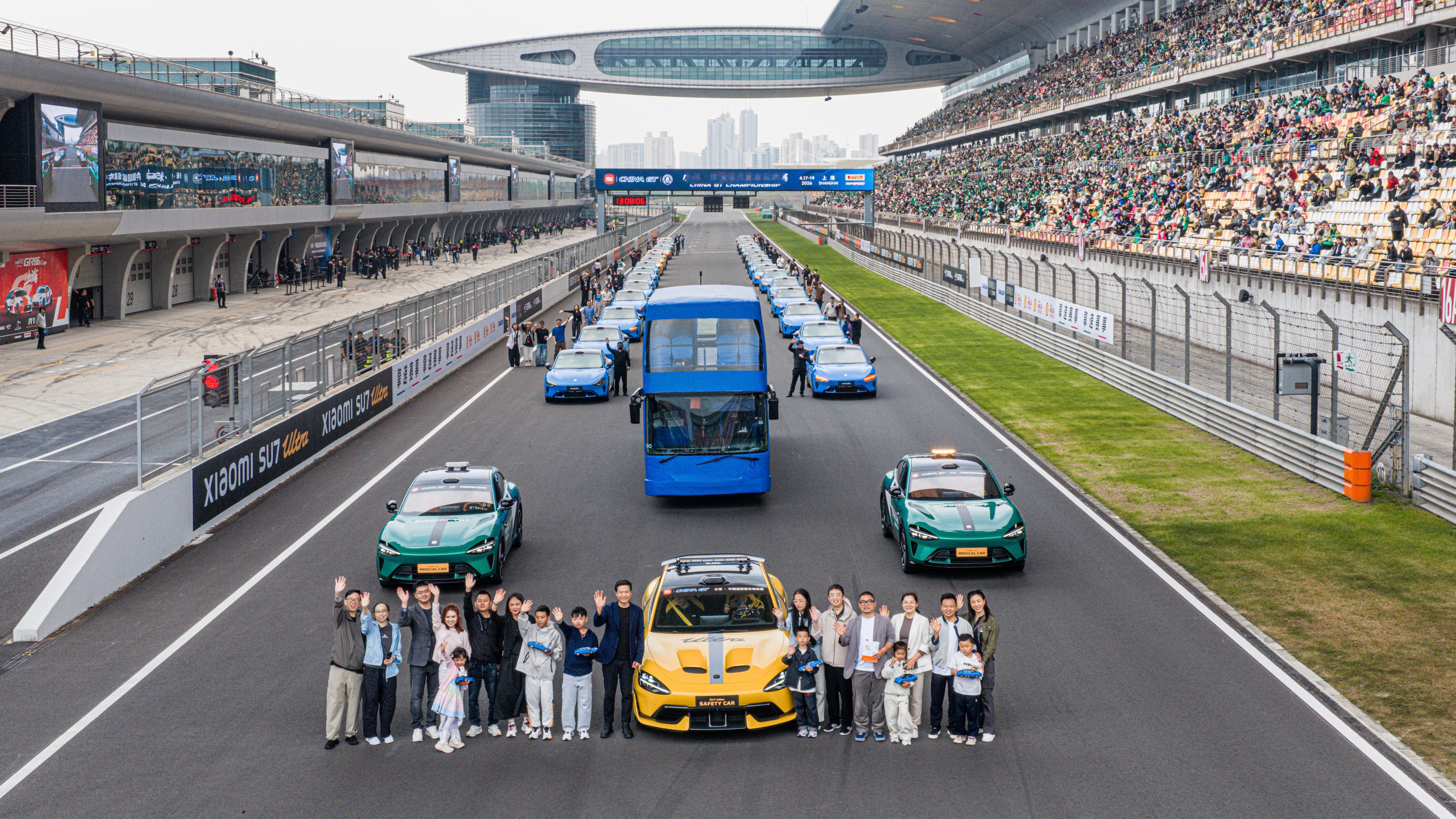 在下一代心中，又种下了一粒种子今天小米·CHINA GT的赛道巡游，，SU7、S