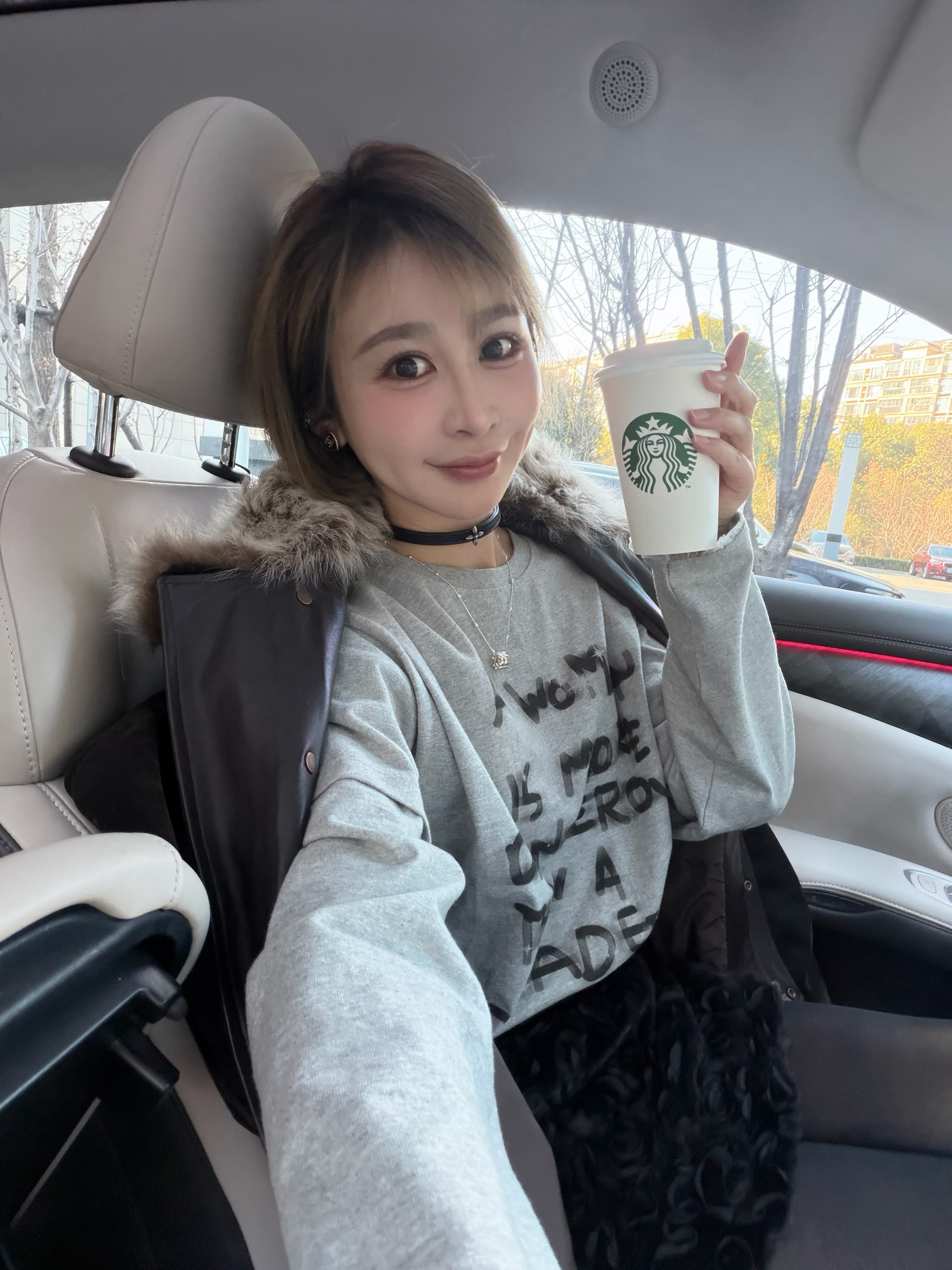 这两天又开始犯头疼病啦颈椎➕下颚关节紊乱。长大才知道原来下颚关节➕牙齿会影响面容