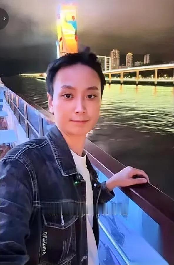 盛祝宝又火了

全网友都傻了

你敢信他现在的状态？

当初和燕冬萍那事儿闹得全