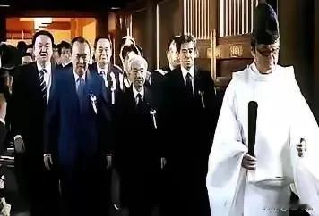 刚刷到一个离谱片段，中国网友把东京审判的4K视频扔上TikTok，日本右翼当场破