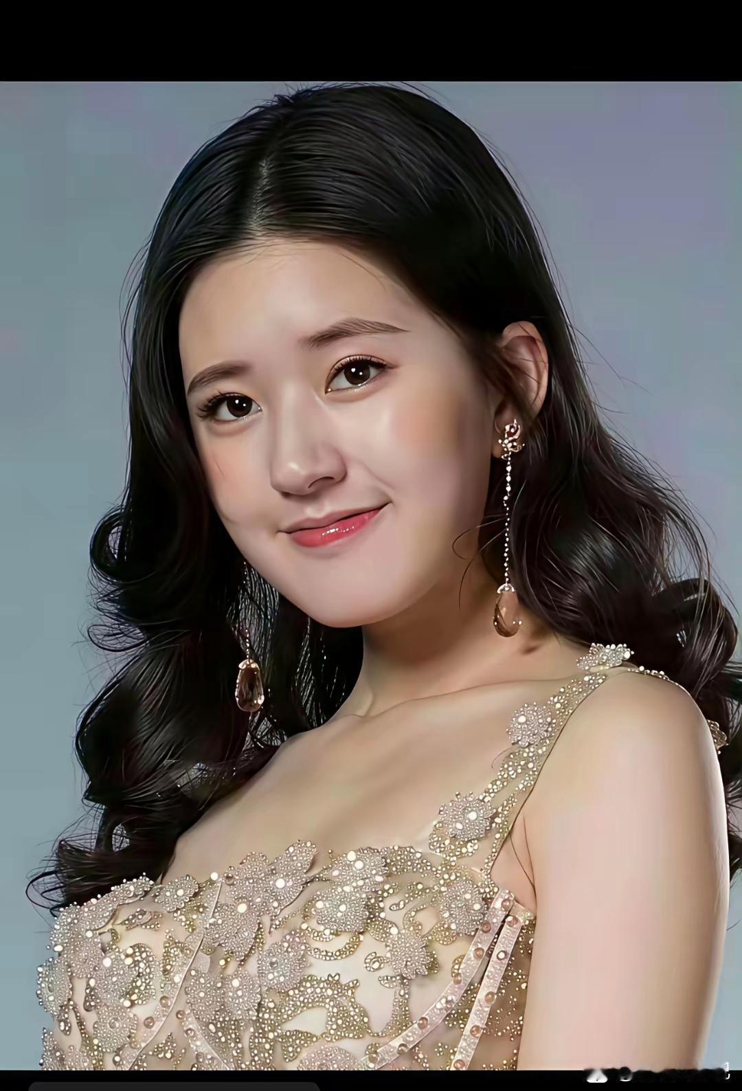 原来赵露思早期长这个样子！我觉得她长得太普了，怪不得怎么捧都捧不红呢！ 