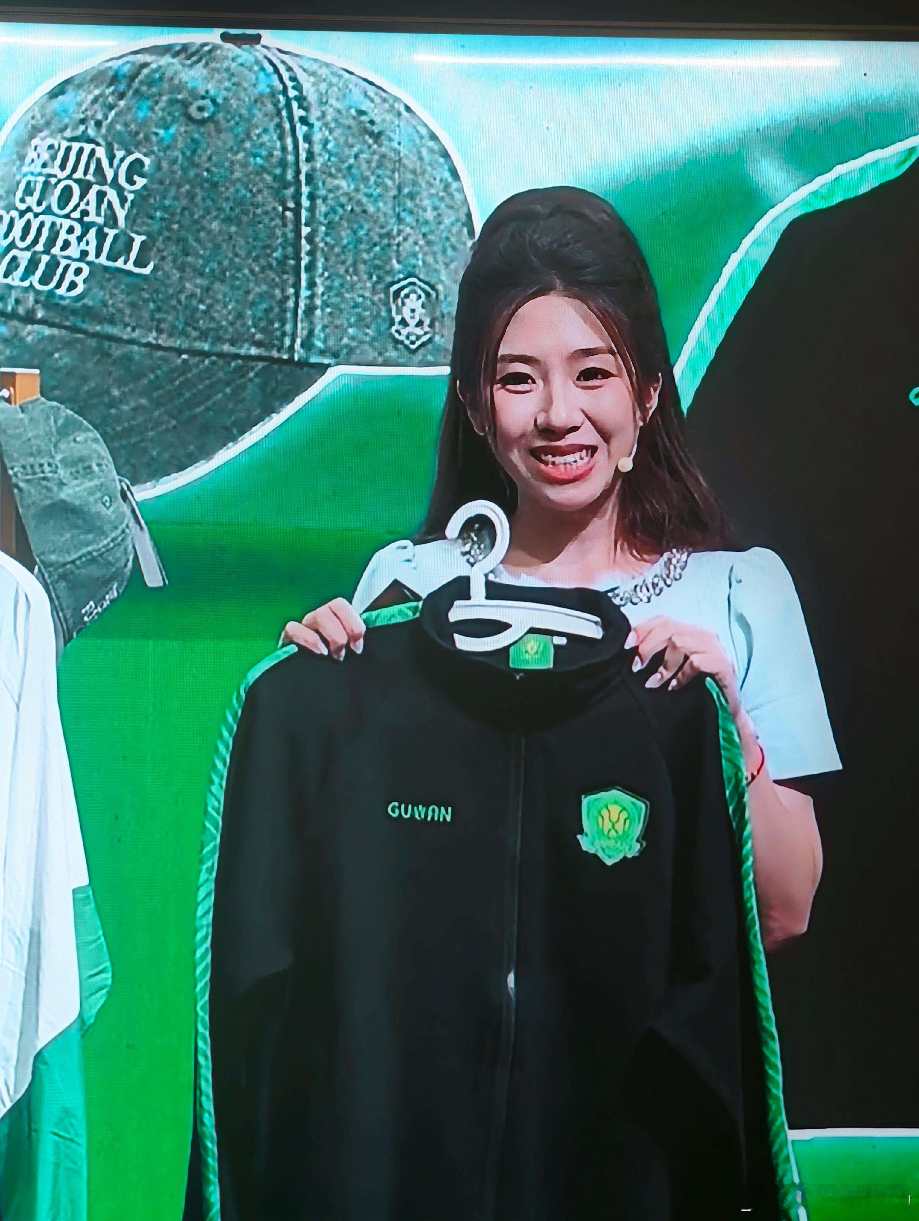 这个卖货的姑娘叫铁赢…是艺名么？ 