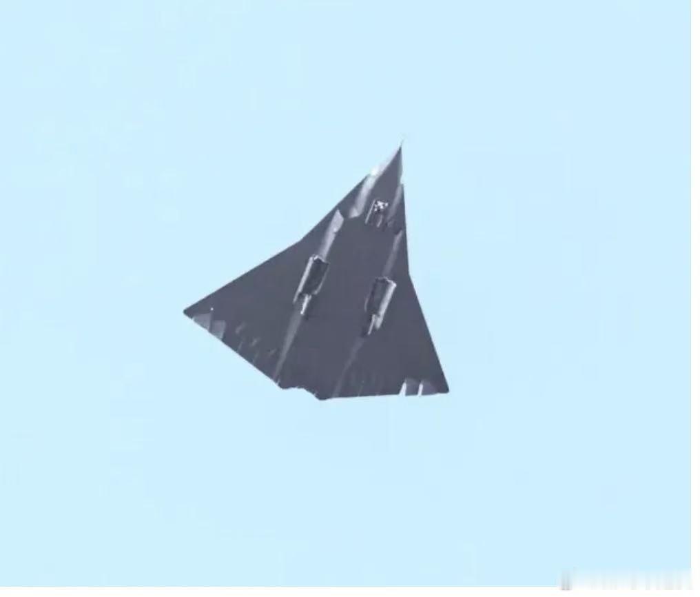 中美第五代航空发动机对比目前，公认的第五代航空发动机核心标准是自适应变循环架构。