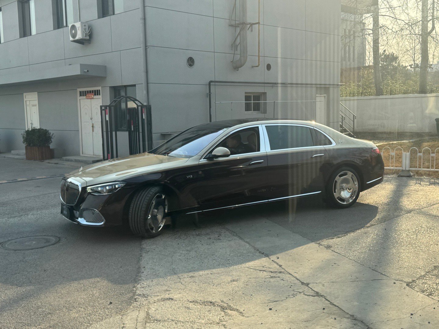 现在看见12缸 就想多拍两张 V12图腾奔驰S级李楠说道李楠说道大v聊车奔驰 北