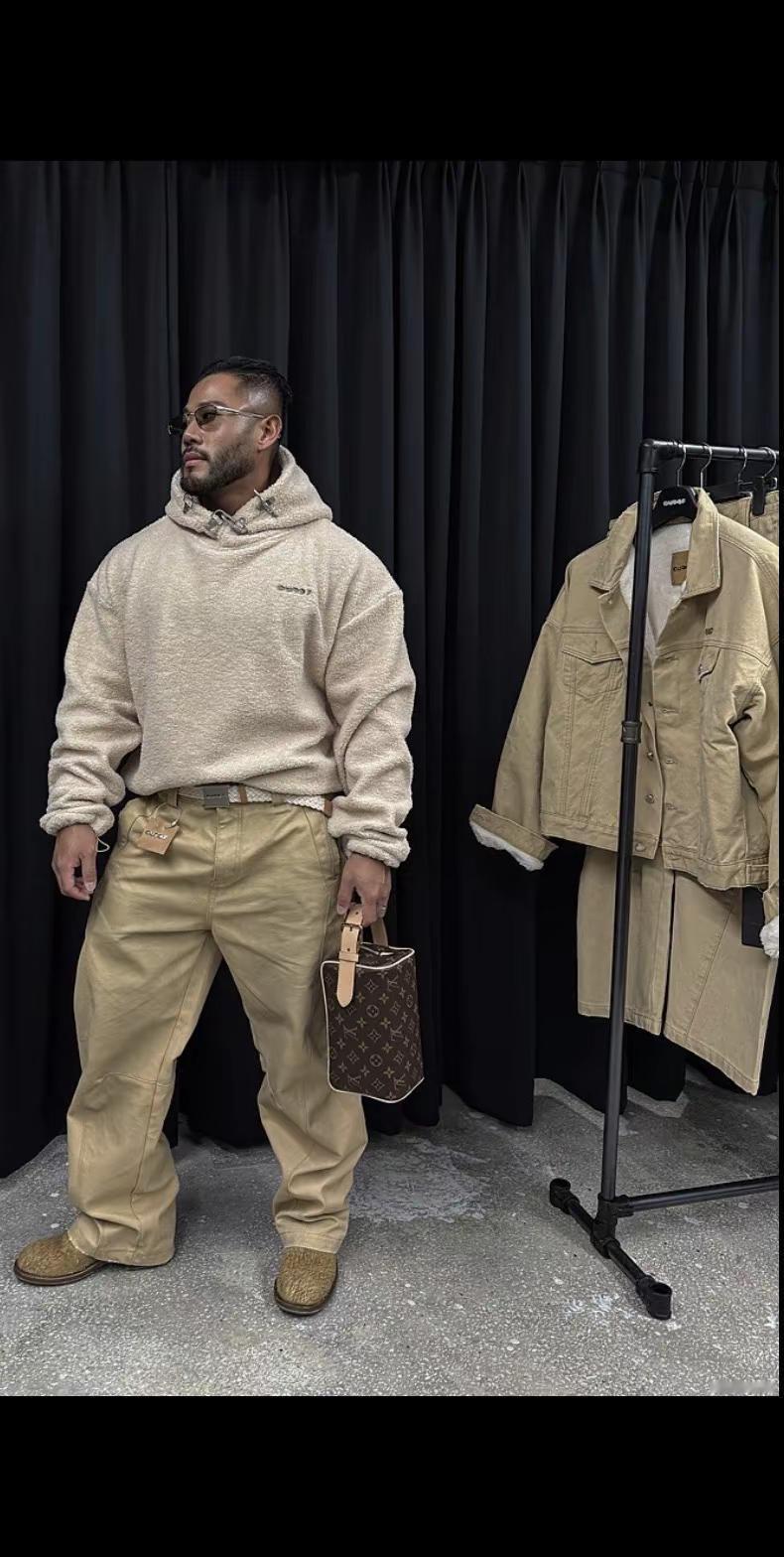 我与我的OUTOF秋冬系列。OUTOF首尔线下showroom一日店长