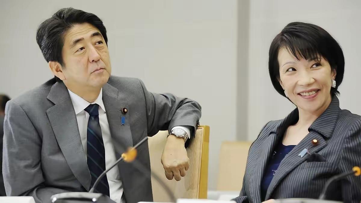 日媒爆料，高市想派军舰打伊朗，安倍旧部闯入办公室破口大骂
日前日本媒体《选择》杂