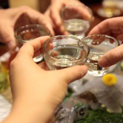 同学聚会竟成杀猪局！男子被下冰毒险遭诈骗，幸亏这一步躲过一劫
同学聚会本是叙旧温