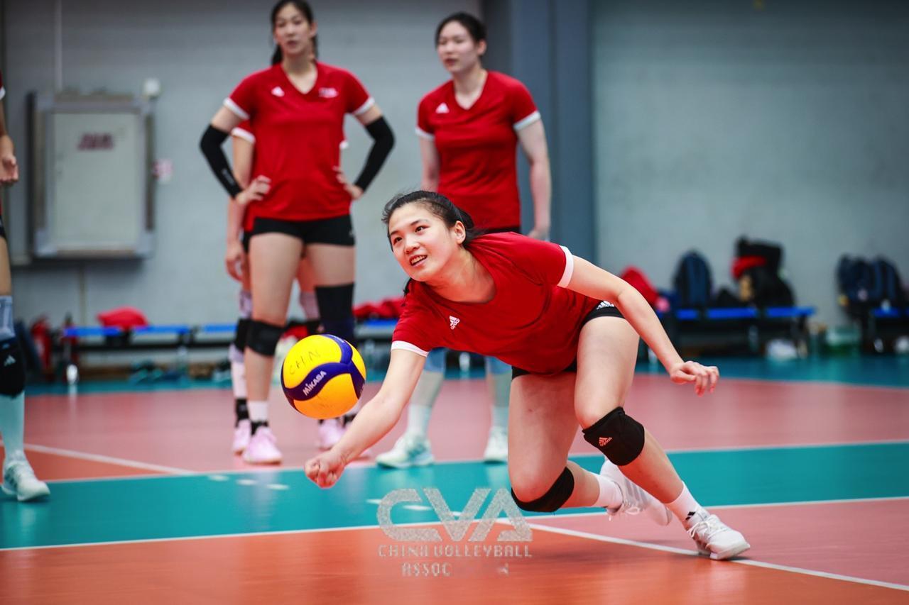 中国女排2026第一期集训图集②
红色训练服！
这次有山东二传谢盛钰的特写了！