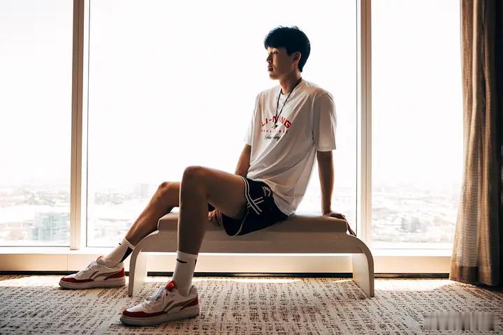NBA唯一的中国独苗，来自山东淄博，身高216cm，去年被开拓者16顺位选中，期