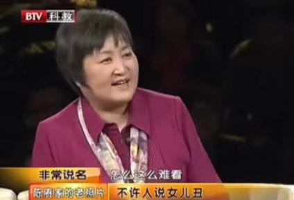 1950年，陈赓的第一个女儿出生的时候，一个女兵走来瞅了一眼说道：“司令员，你女