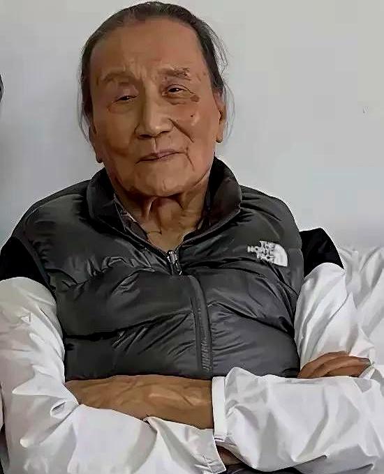 活到90多岁真的是绝对的福气吗？
当你看到曾经叱咤风云的大佬，晚年连老哥们都认不