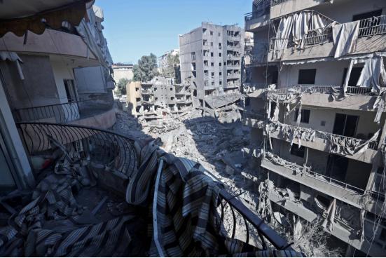 炸穿直播，浓烟冲天，记者当场吓懵，居民区瞬间火海，以军哑火连解释都不肯给。
 