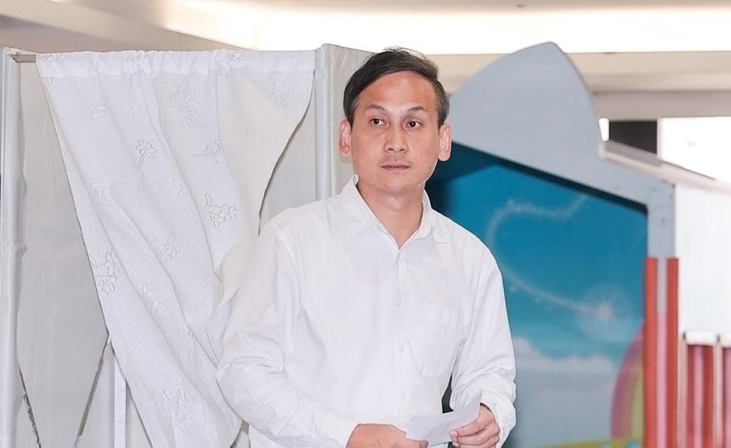女青鸟街头挑衅变神助攻 叶元之惊险挺过726罢免

新北市立委叶元之在726罢免